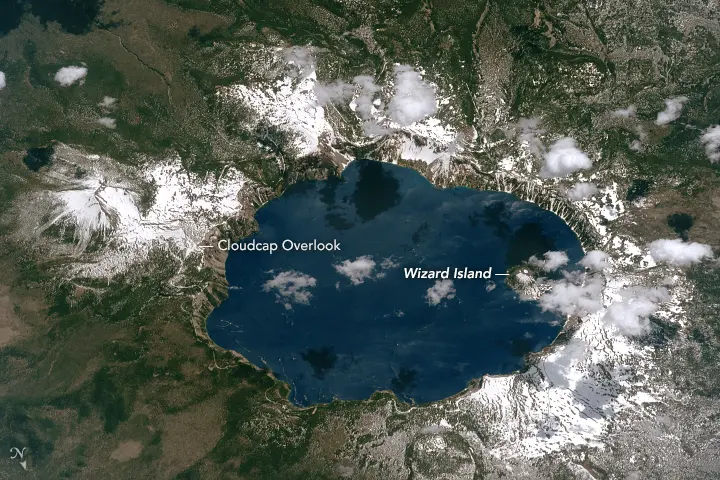 俄勒冈喀斯喀阡山上的火山湖