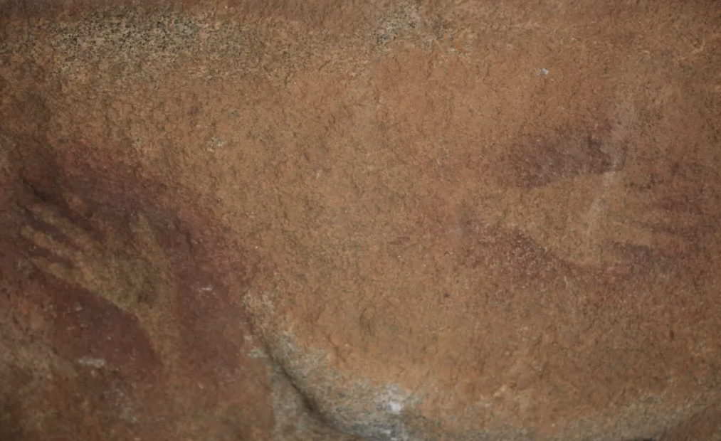 雅布赖山陶仁高勒洞窟手形岩画