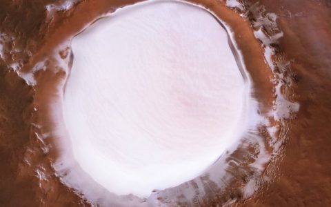 火星快车号传来火星雪景