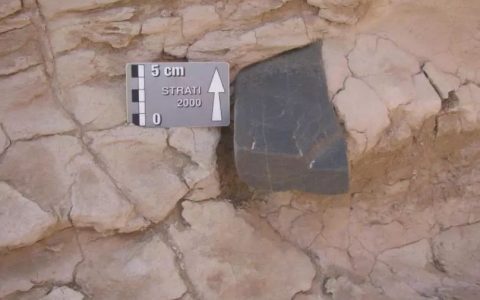 罗布泊地区石制品埋藏剖面