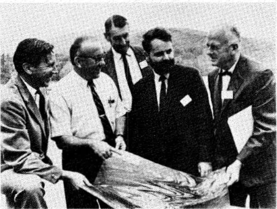 Fritz Müller（左一）和同事在野外考察（1968）