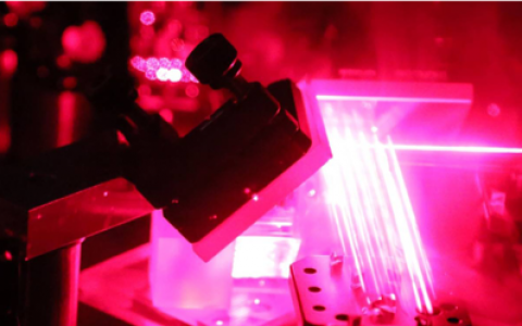 态空间维数提高百亿倍，玻色取样逼近里程碑