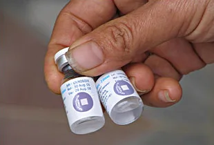 牛津大学正开展新冠病毒疫苗人体试验