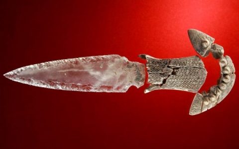 具有5000年历史的水晶匕首在西班牙出土