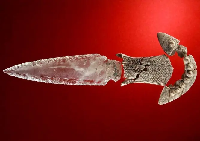具有5000年历史的水晶匕首在西班牙出土