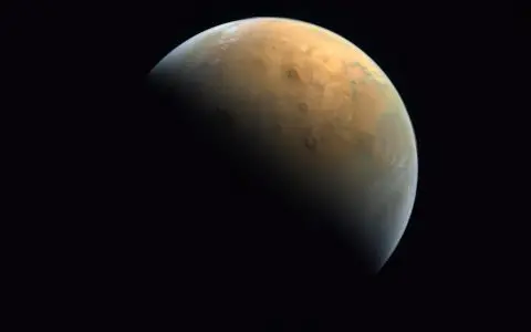 阿联酋“希望号”火星探测器传回其拍摄的首张火星照片