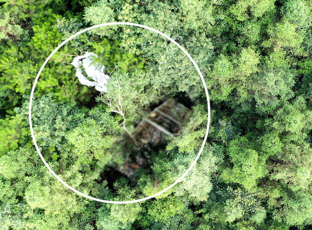 中国首次首先整流罩带伞降落