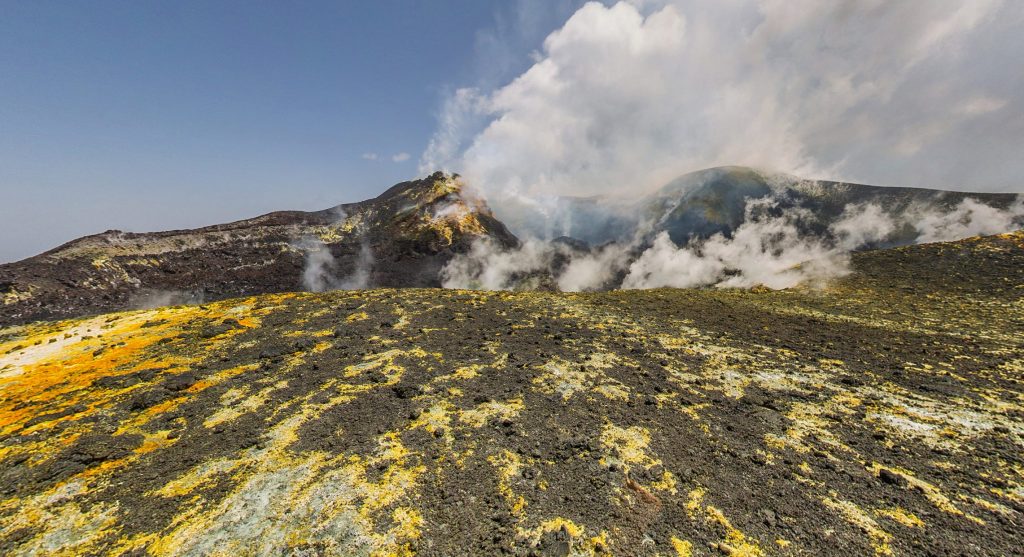 由于火山喷发，埃特纳山增高了30米